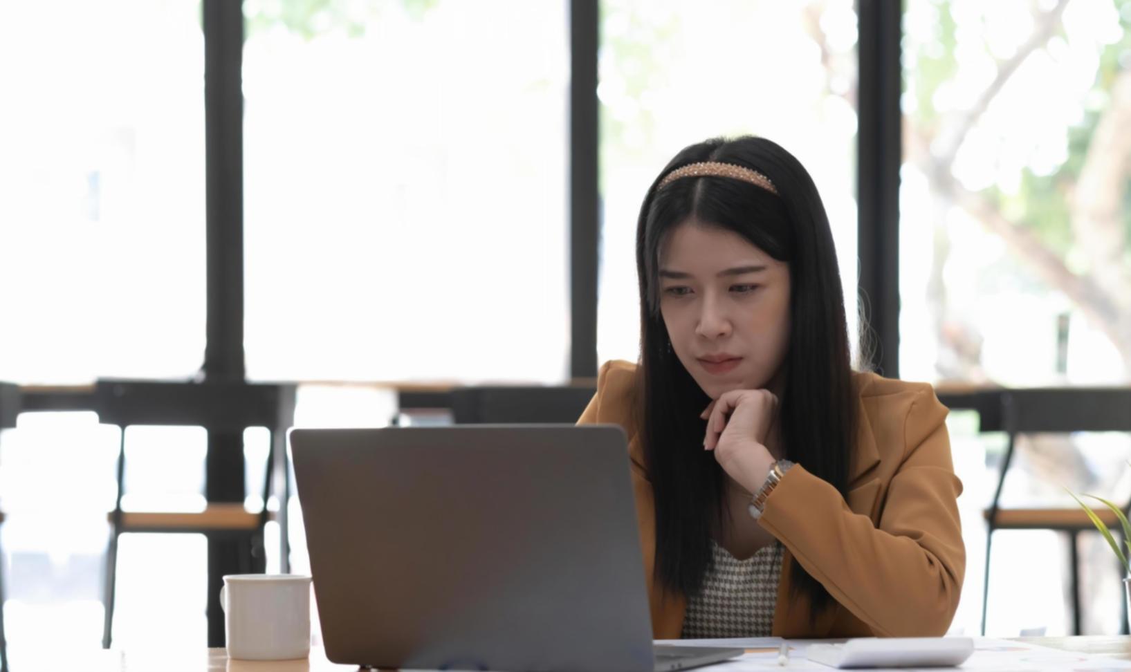 Équipe abriaventora travaillant sur des projets d'innovation financière